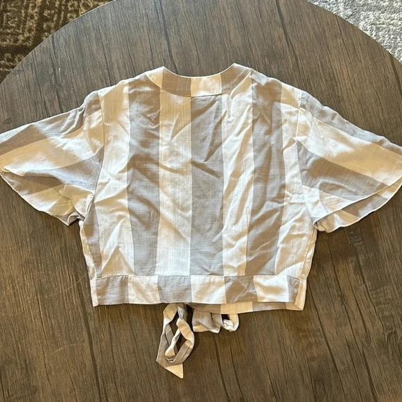 Show me Your MuMu Tie Front Open Gray and White Striped Top Size Medium - Picture 7 of 7